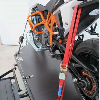 Duo Sangles en ceinture à cliquet sur une moto