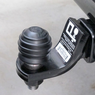 Protection noire pour boule d'attelage